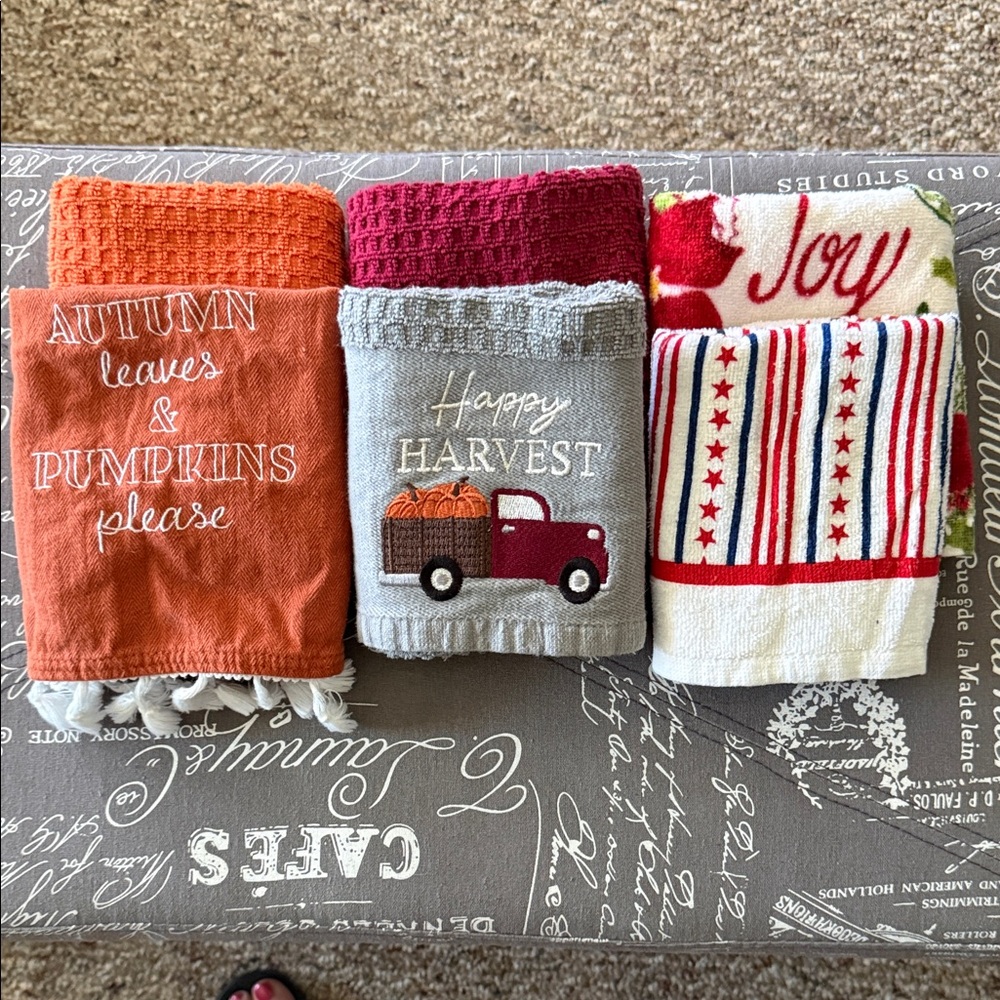 Holiday themed kitchen towels